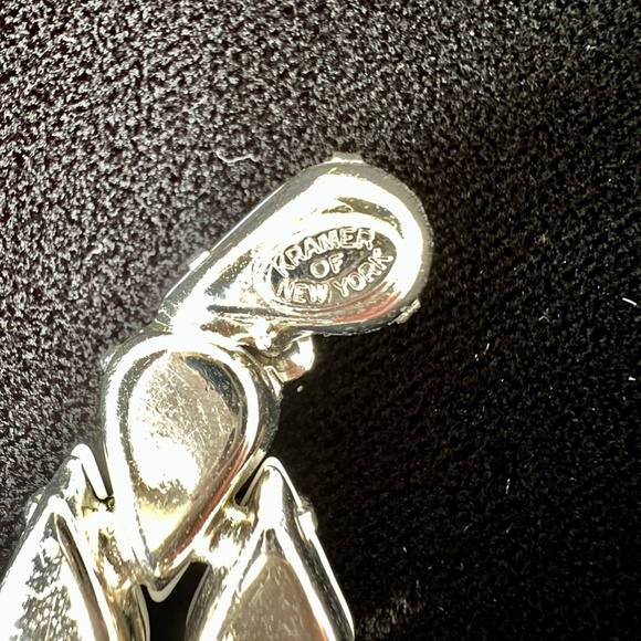 Vintage Kramer of New York Brooch – White Milk Glass & Rhinestones Mid Century - Picture 7 of 8